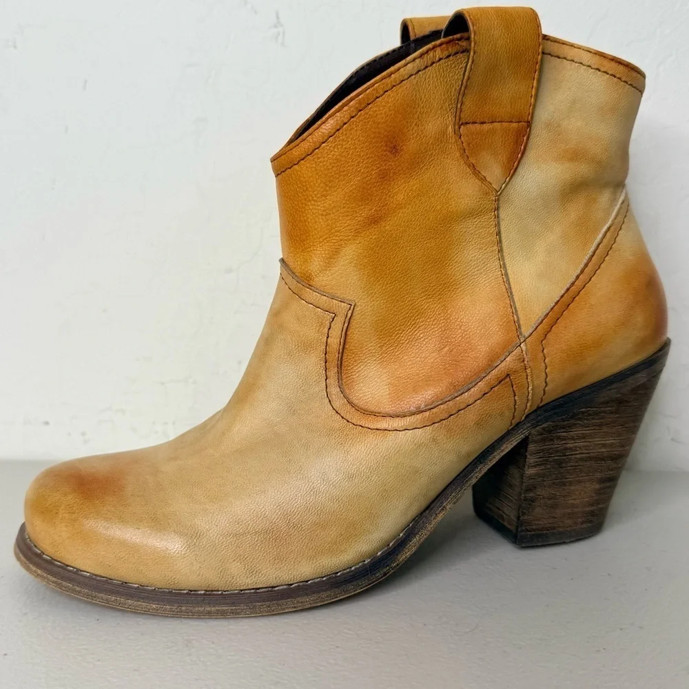 Steve Madden Western Style Tan Distressed Bootie Stacked Heel Pull On Size 8